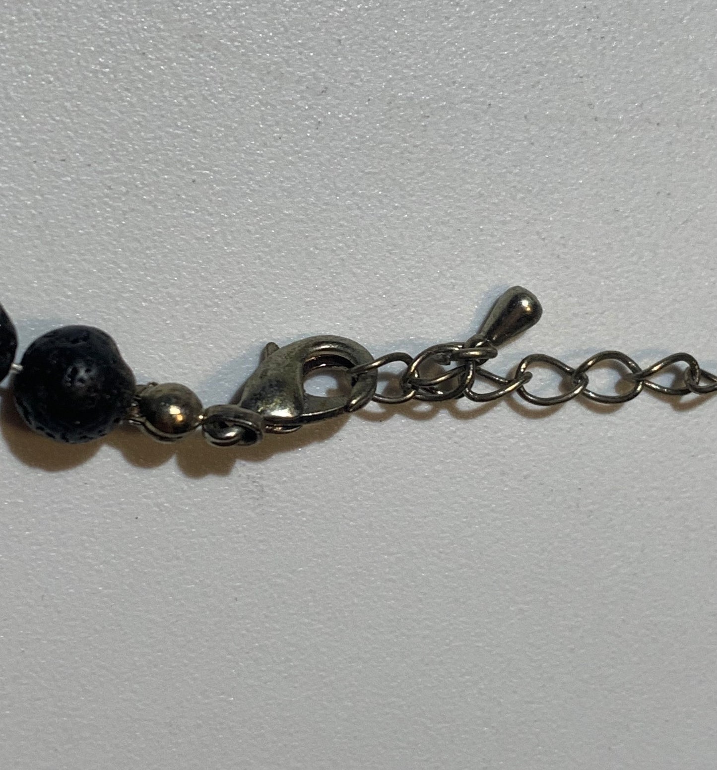 Collier créé par Zen Curiosity – 7 chakras, perles rondes - Longueur 43 cm avec rajout de 6 cm - 3 finitions au choix