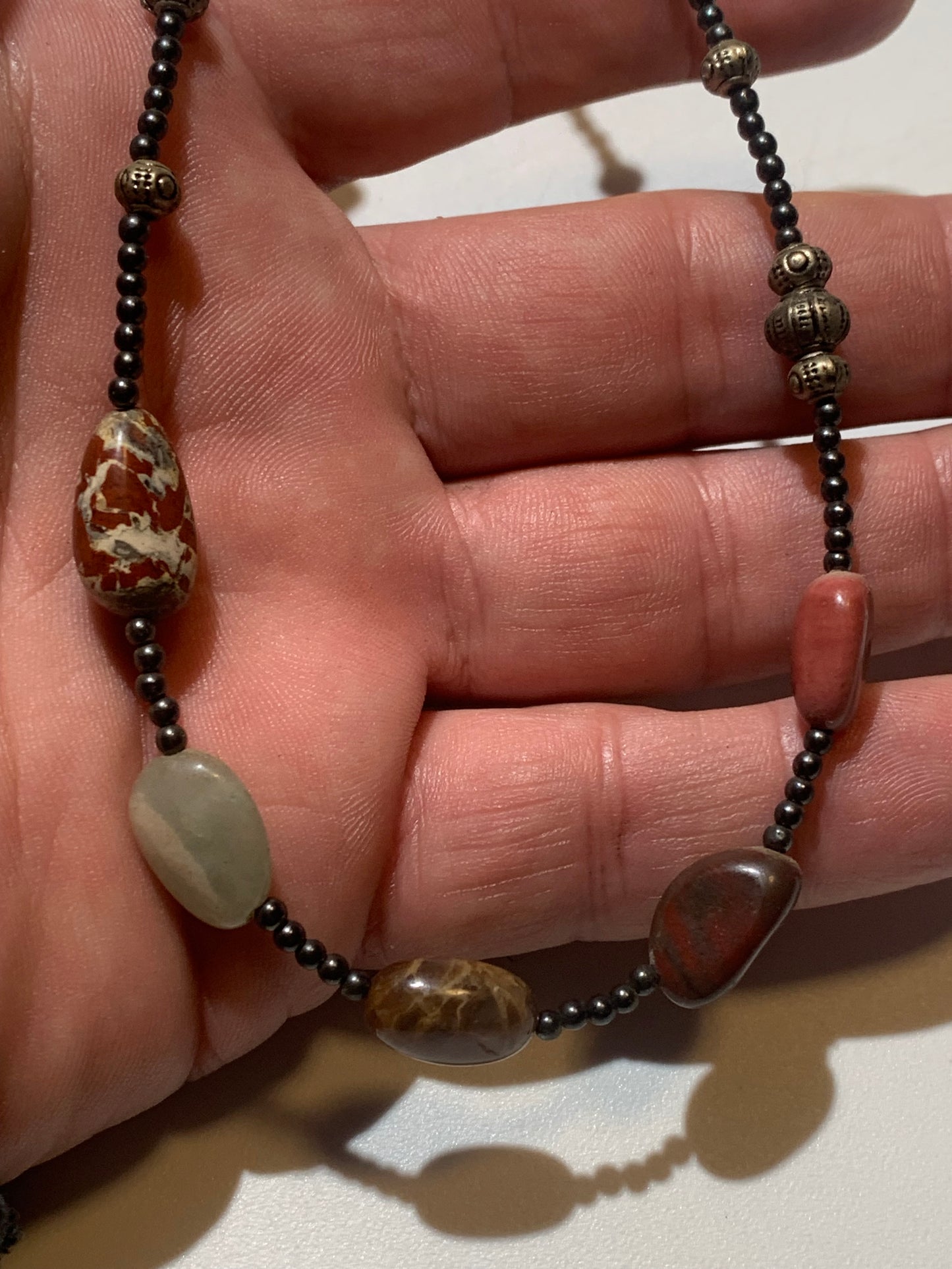 Collier créé par Zen Curiosity – Agate et hématite, perles gros grains et rondes - Longueur 44 cm - 3 finitions au choix