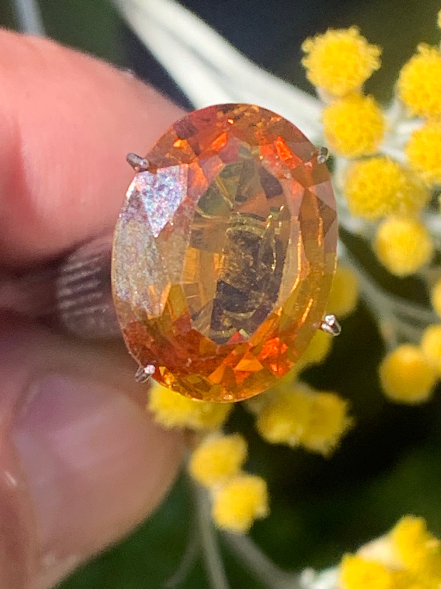 Citrine chauffée, pierre taillée de 16mm x12 x 7 - 10,5 carats. Parfait en bijouterie, collection ,exposition, etc