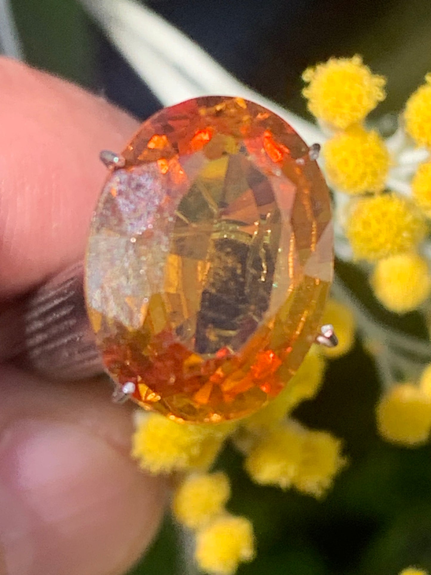 Citrine chauffée, pierre taillée de 16mm x12 x 7 - 10,5 carats. Parfait en bijouterie, collection ,exposition, etc