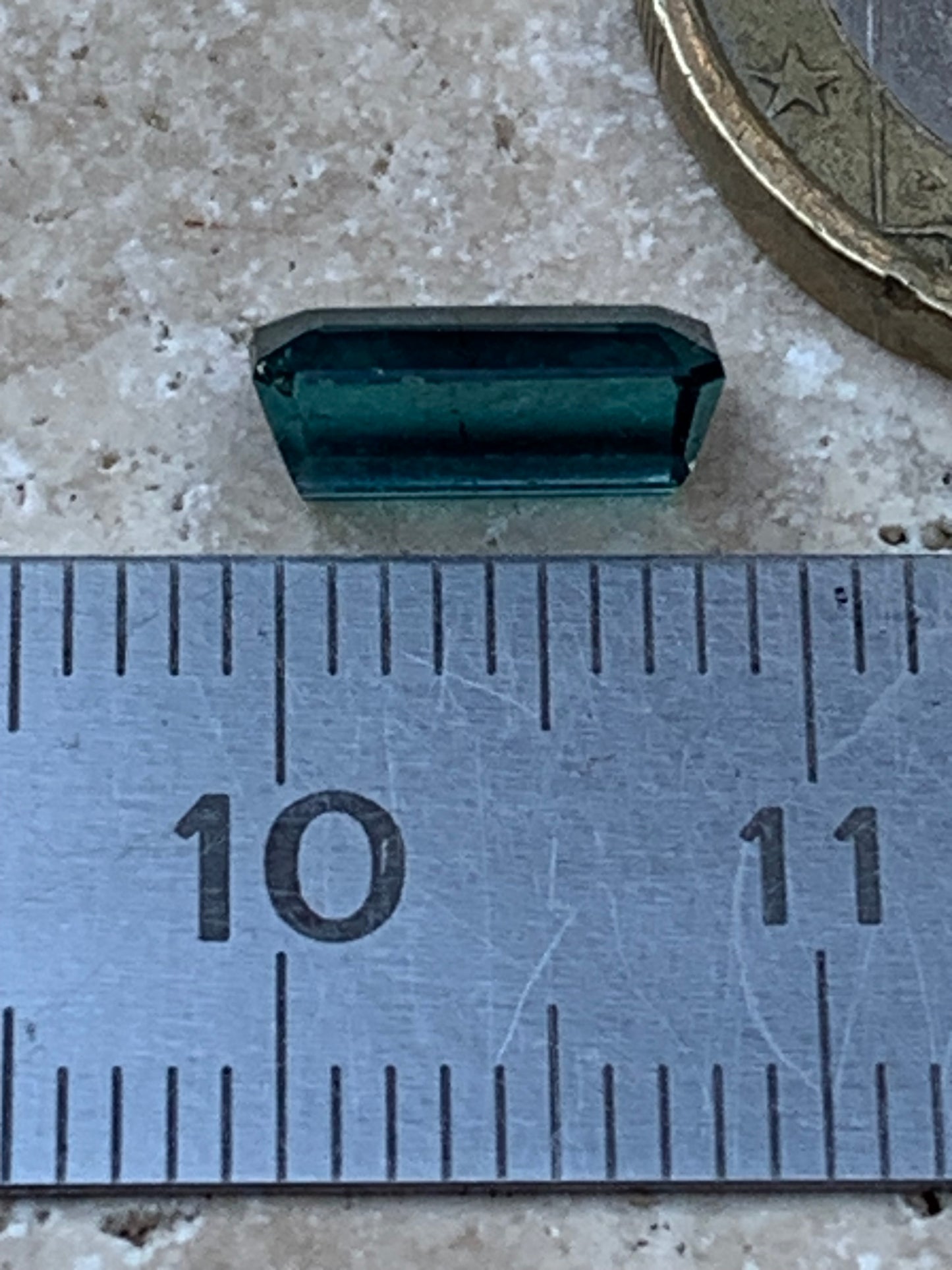 Tourmaline bleue/ Indicolite, pierre taillée de 10mm x 5 x 4 - 1,5 carat. Parfait en bijouterie, collection ,exposition...