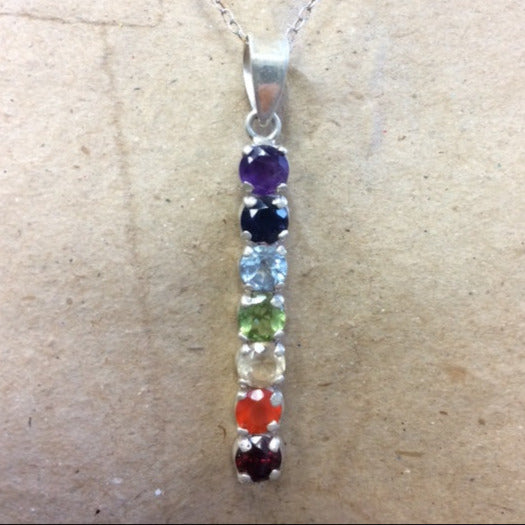 Pendentif '7 chakras' en Argent 0.925, pierres de qualité 'gemme', sertis de 55 millimètres de hauteur x 5 x 4 millimètres. Superbe pièce, parfait !