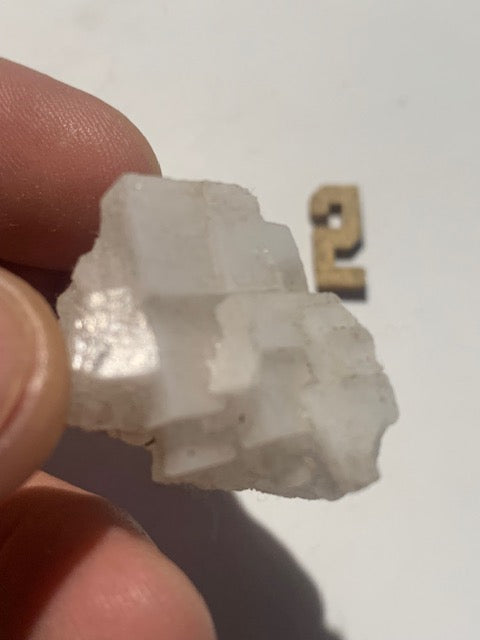 Halite, minéral naturel composé de chlorure de sodium (NaCl), plus connu sous le nom de sel gemme - 2 pièces au choix !