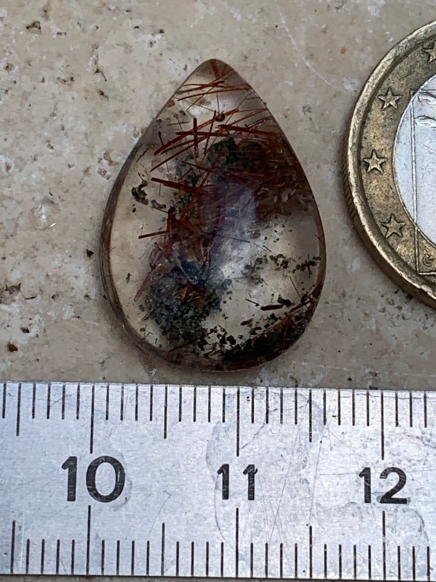 Cristal de roche 'Lodolite', cabochon de 22mm x16 x 7 - 15 carats. Parfait en bijouterie, collection ,exposition, etc