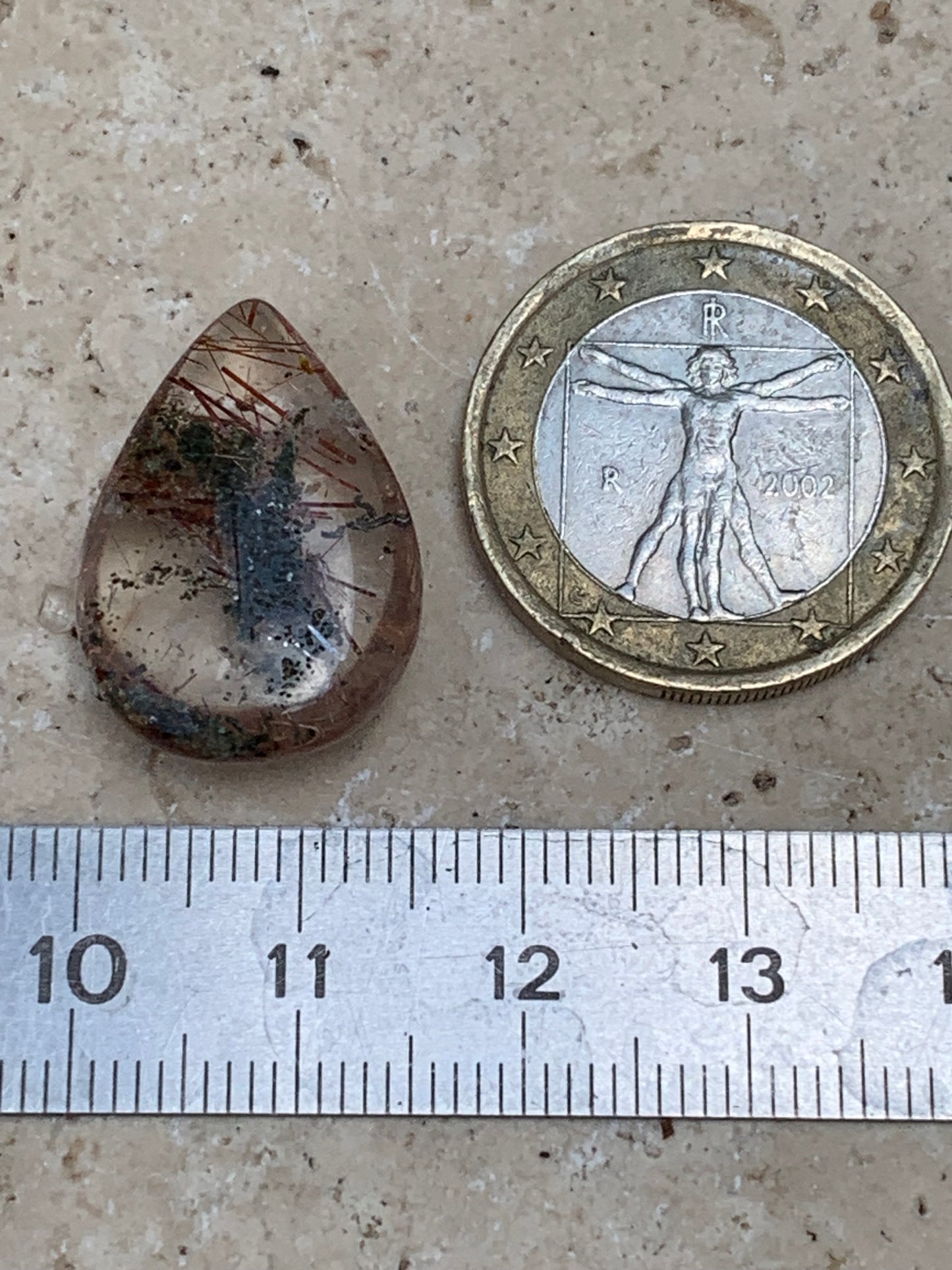 Cristal de roche 'Lodolite', cabochon de 22mm x16 x 7 - 15 carats. Parfait en bijouterie, collection ,exposition, etc