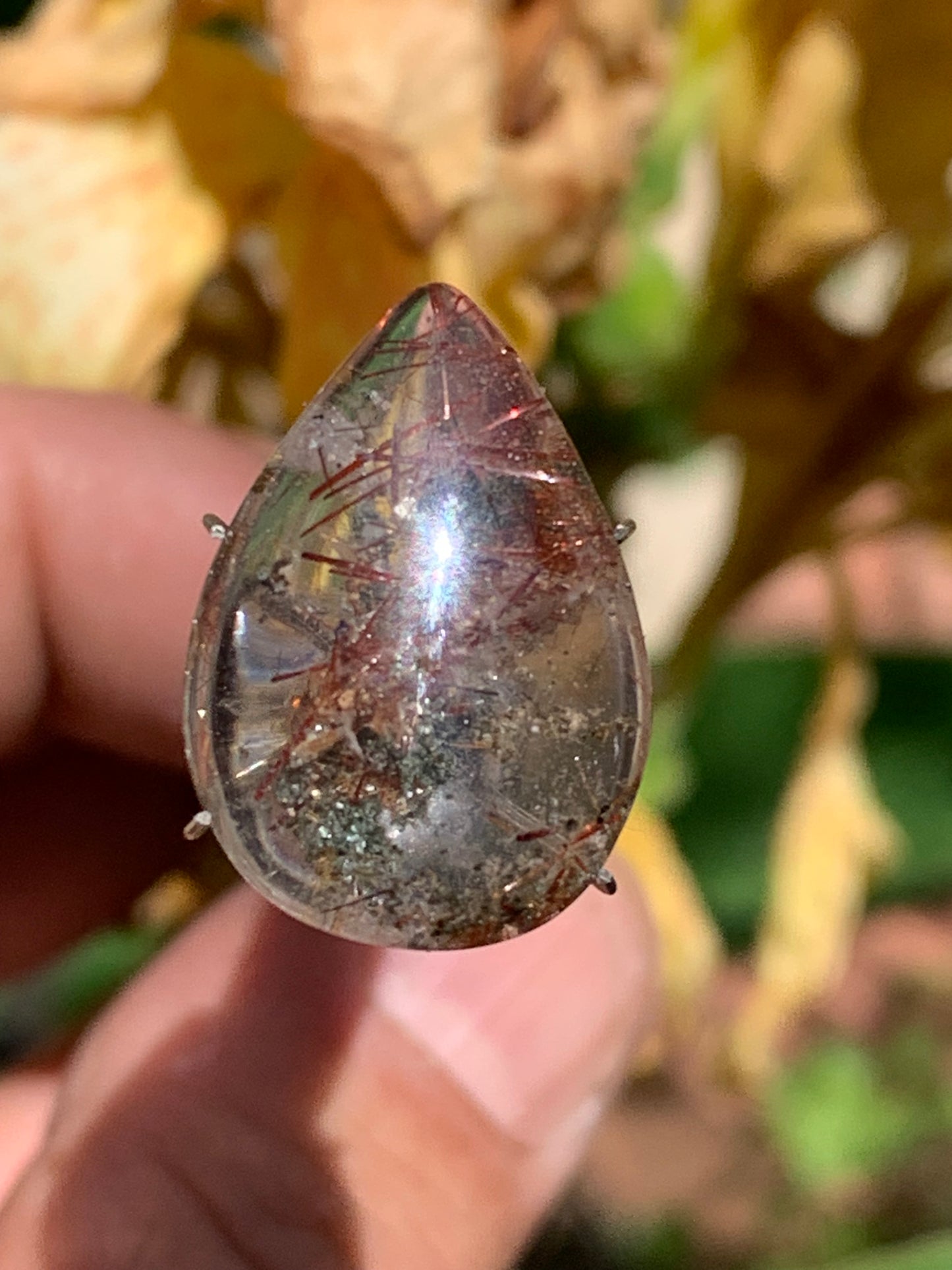 Cristal de roche 'Lodolite', cabochon de 22mm x16 x 7 - 15 carats. Parfait en bijouterie, collection ,exposition, etc