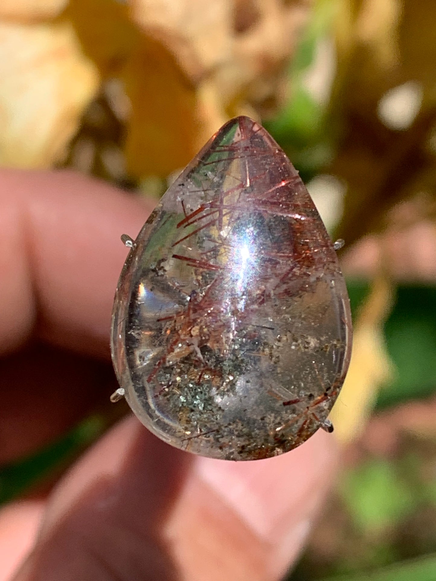 Cristal de roche 'Lodolite', cabochon de 22mm x16 x 7 - 15 carats. Parfait en bijouterie, collection ,exposition, etc