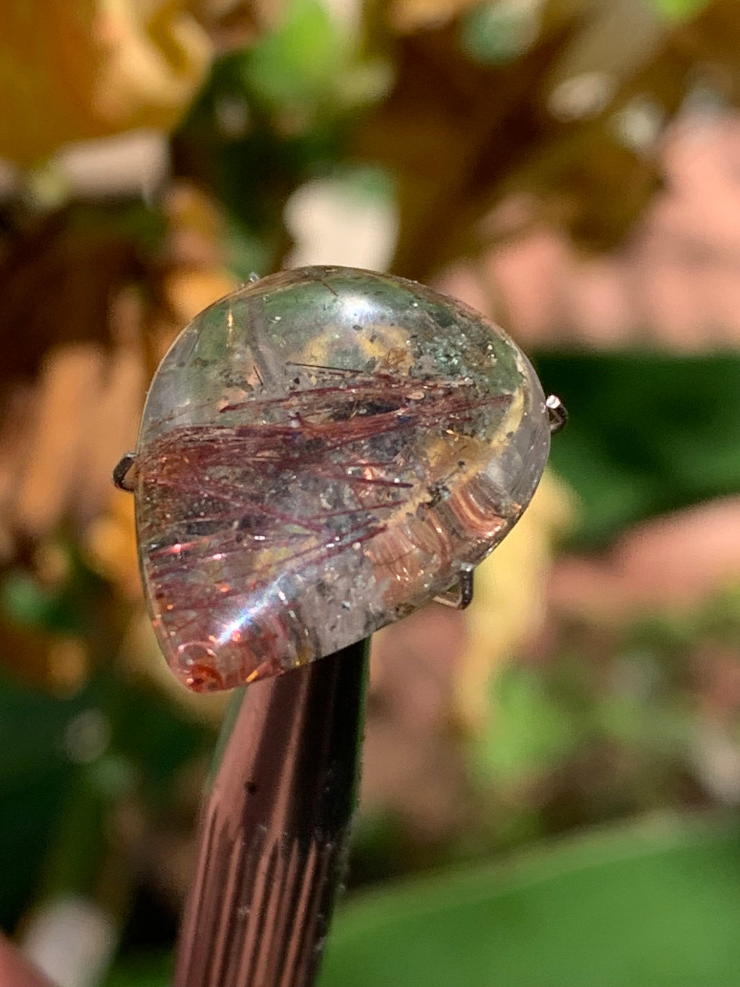 Cristal de roche 'Lodolite', cabochon de 22mm x16 x 7 - 15 carats. Parfait en bijouterie, collection ,exposition, etc