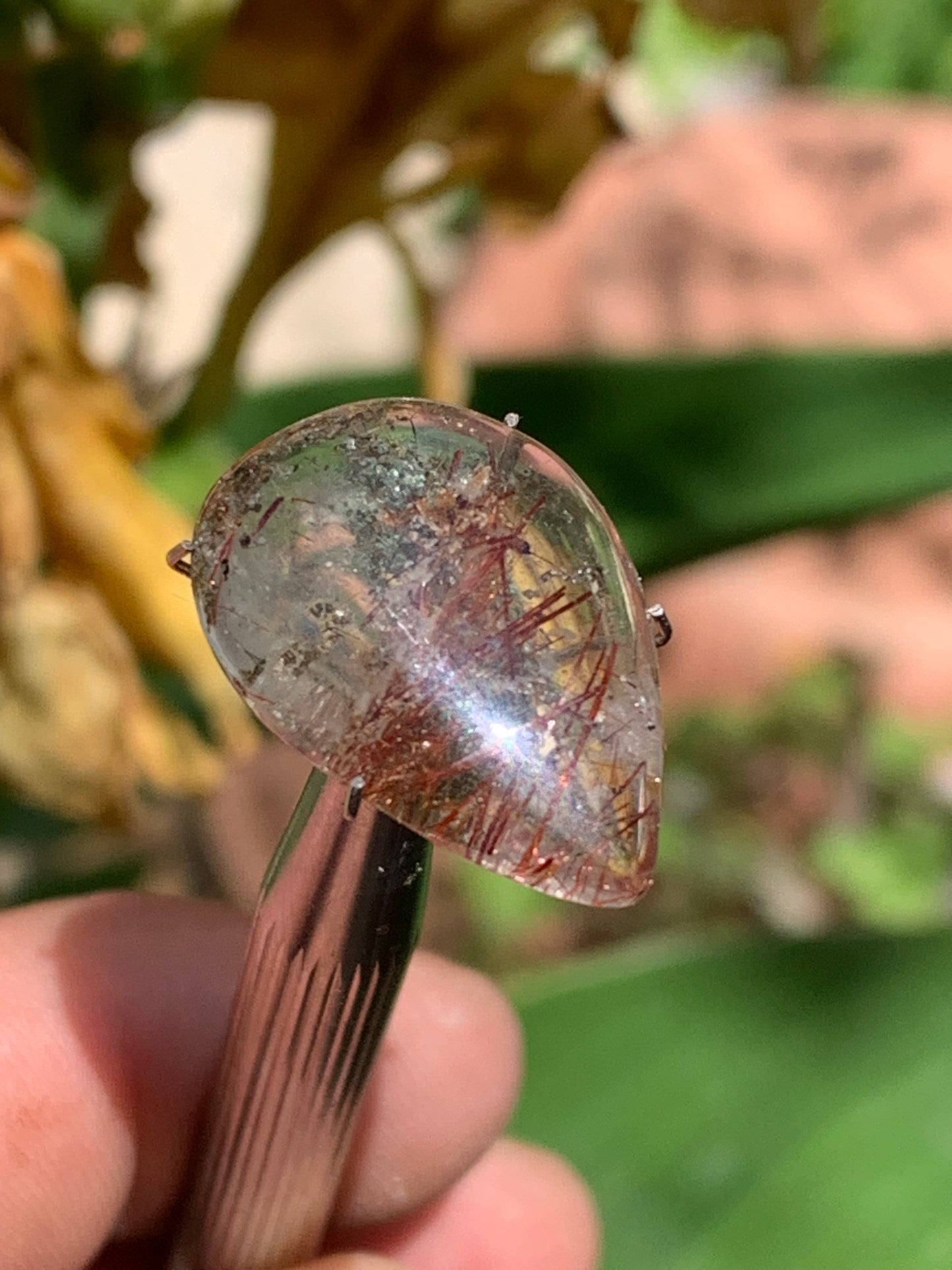 Cristal de roche 'Lodolite', cabochon de 22mm x16 x 7 - 15 carats. Parfait en bijouterie, collection ,exposition, etc