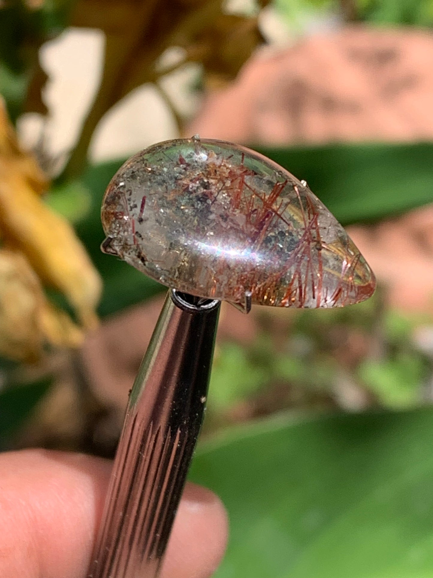 Cristal de roche 'Lodolite', cabochon de 22mm x16 x 7 - 15 carats. Parfait en bijouterie, collection ,exposition, etc
