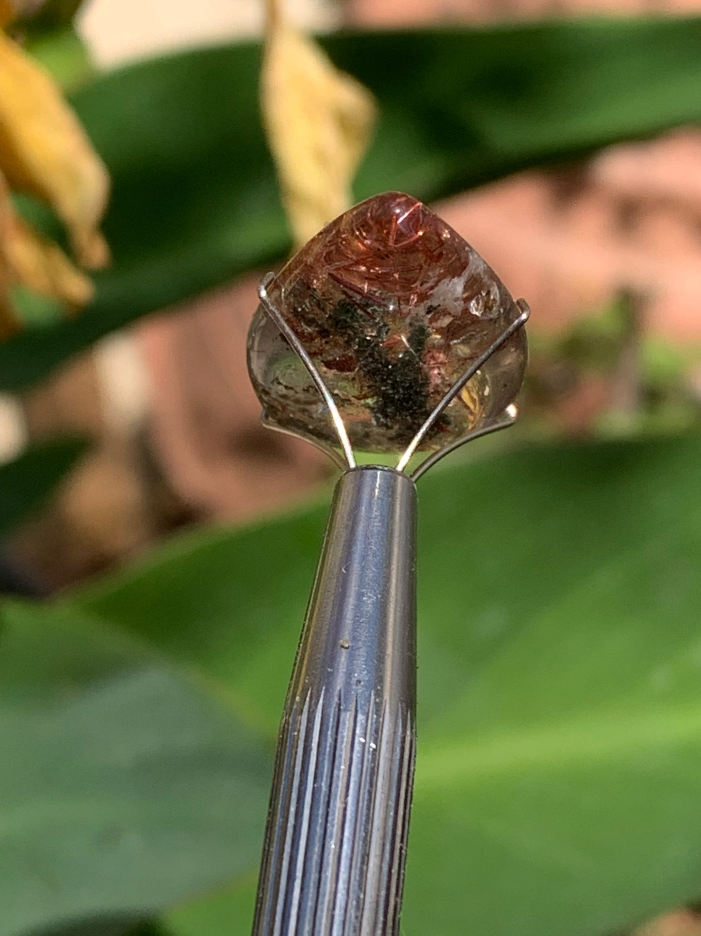 Cristal de roche 'Lodolite', cabochon de 22mm x16 x 7 - 15 carats. Parfait en bijouterie, collection ,exposition, etc