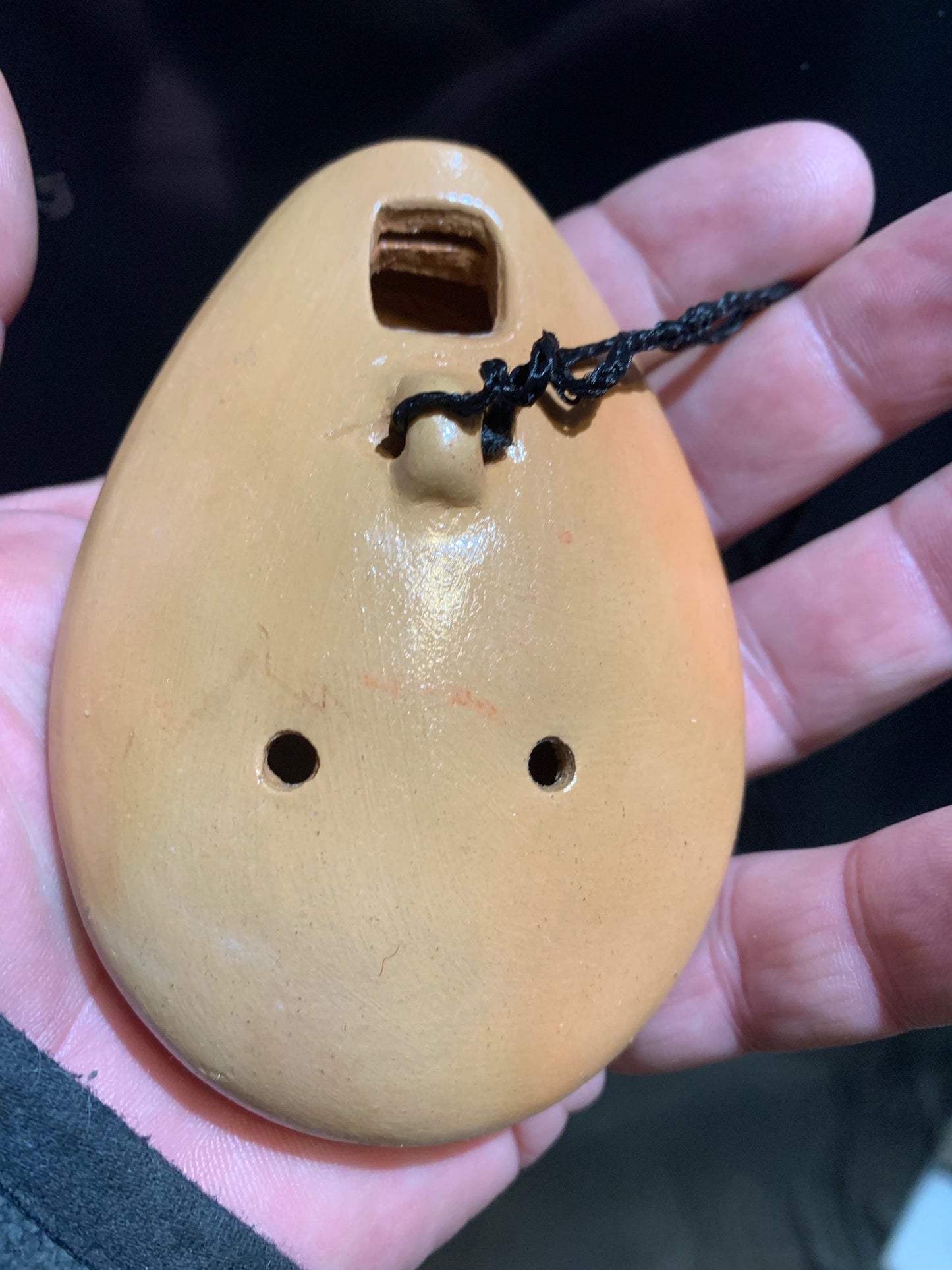 Ocarina en terre cuite avec des dessins typique du Pérou - Taille L : 10,50 × 7,60 × 3,30 cm