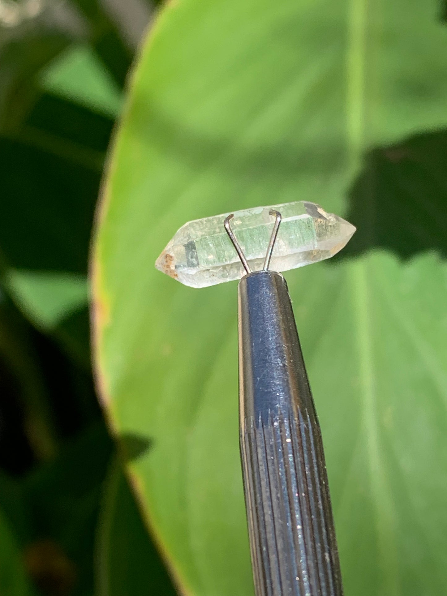 Cristal de roche bi-déterminé, pierre naturelle de 19mm x7 x5 - 4,5 carats. Parfait en bijouterie, collection ,exposition...