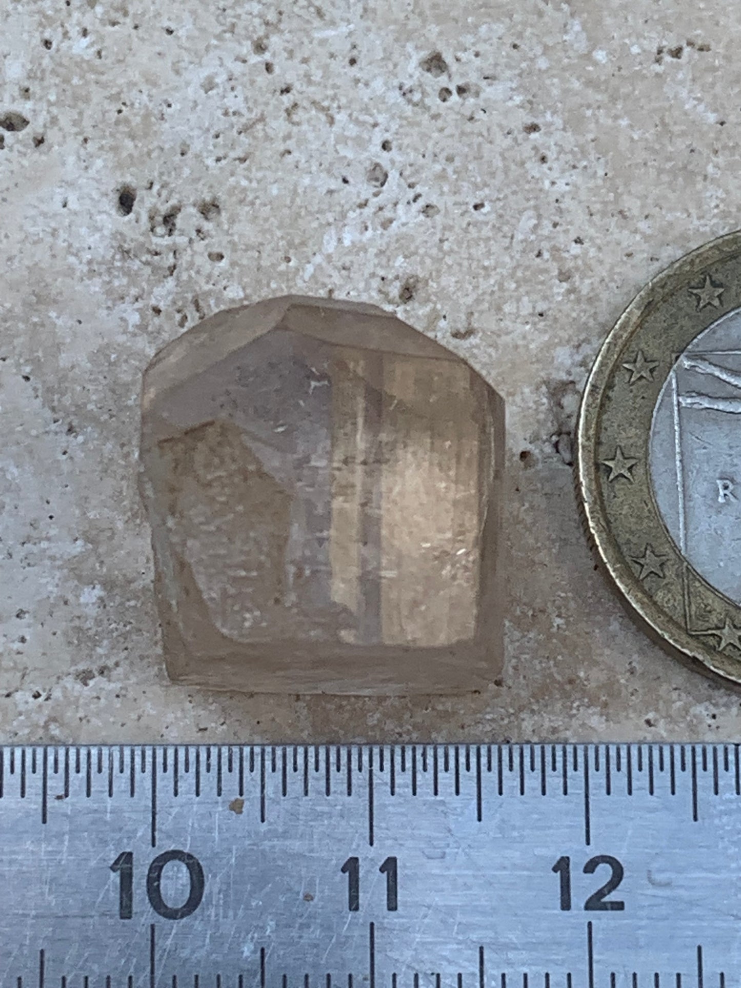 Topaze Impériale, superbe cristal naturel de 21mm x18 x12 - 11 grammes/ 55 carats. Belle pièce de collection, unique et assez rare sur le marché !