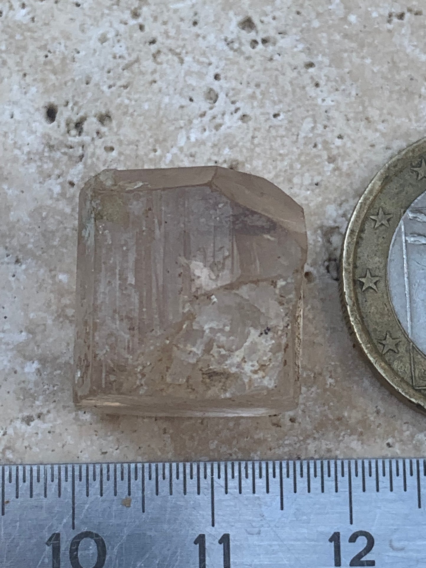 Topaze Impériale, superbe cristal naturel de 21mm x18 x12 - 11 grammes/ 55 carats. Belle pièce de collection, unique et assez rare sur le marché !