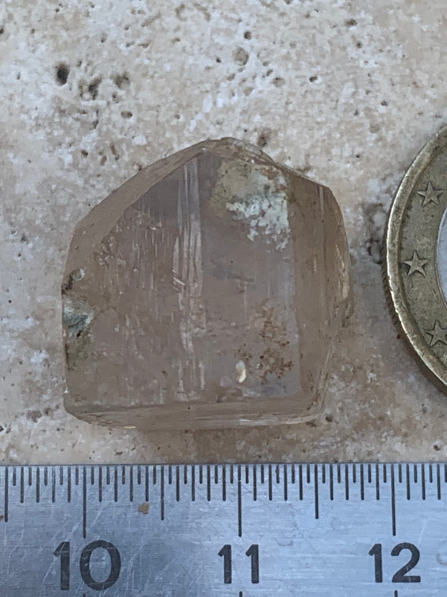 Topaze Impériale, superbe cristal naturel de 21mm x18 x12 - 11 grammes/ 55 carats. Belle pièce de collection, unique et assez rare sur le marché !