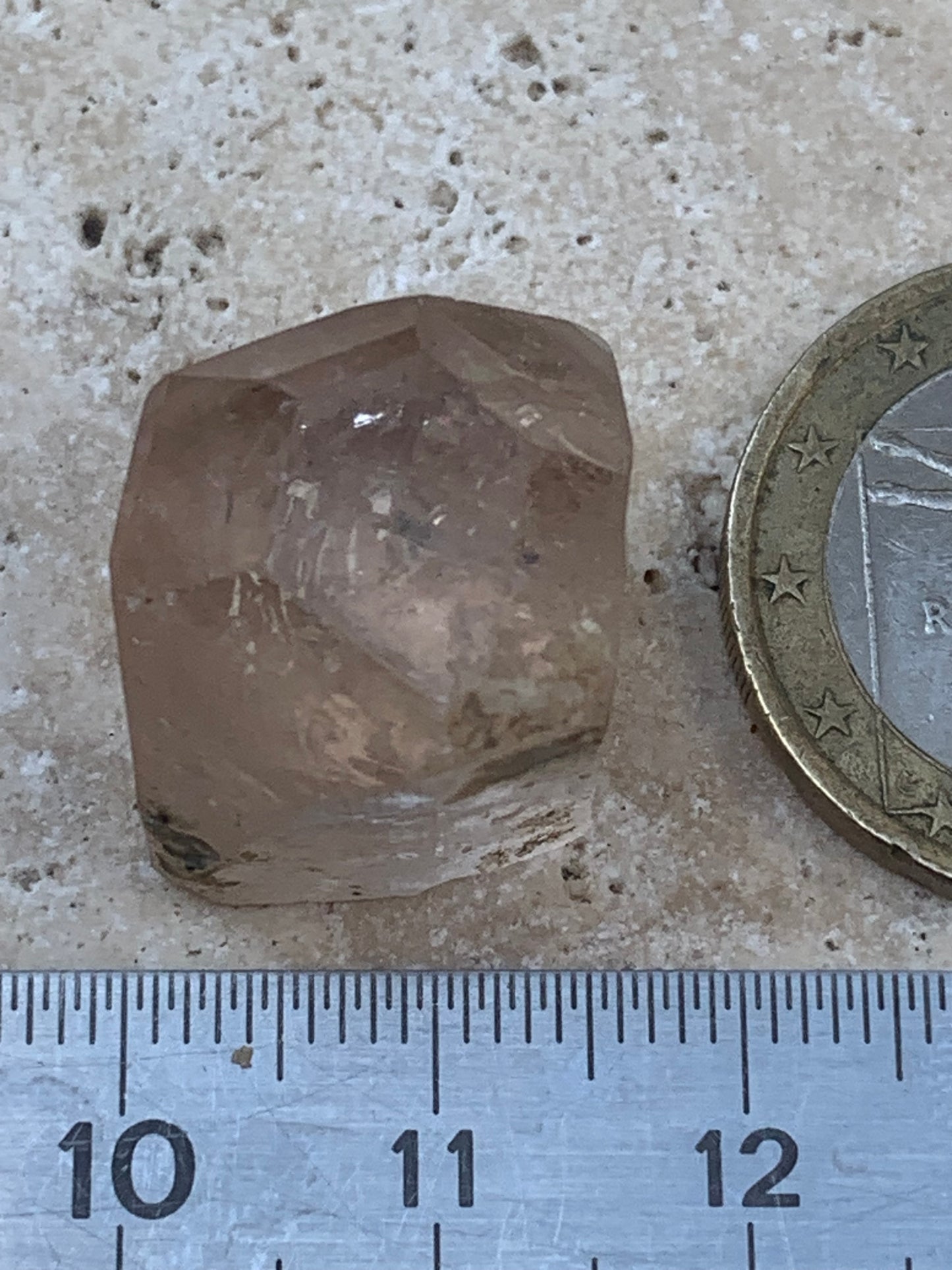 Topaze Impériale, superbe cristal naturel de 21mm x18 x12 - 11 grammes/ 55 carats. Belle pièce de collection, unique et assez rare sur le marché !