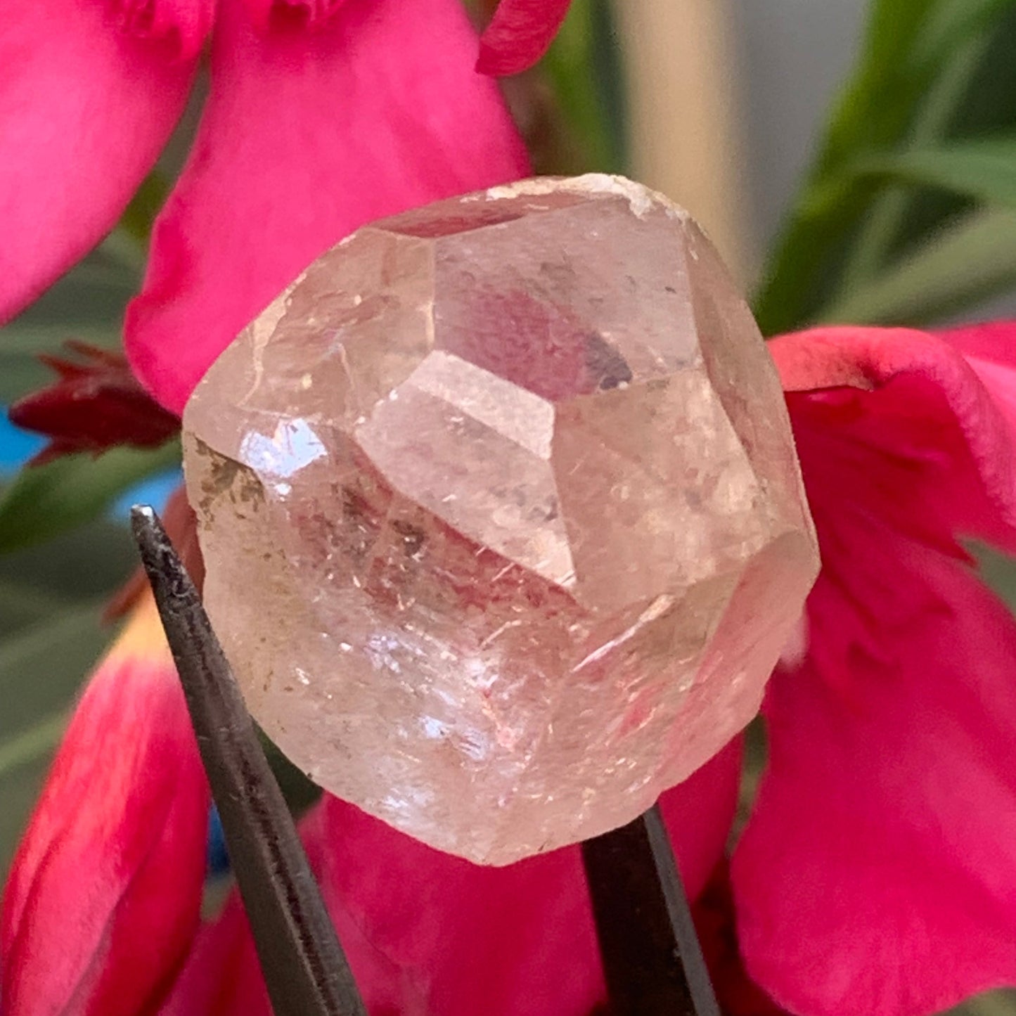 Topaze Impériale, superbe cristal naturel de 21mm x18 x12 - 11 grammes/ 55 carats. Belle pièce de collection, unique et assez rare sur le marché !