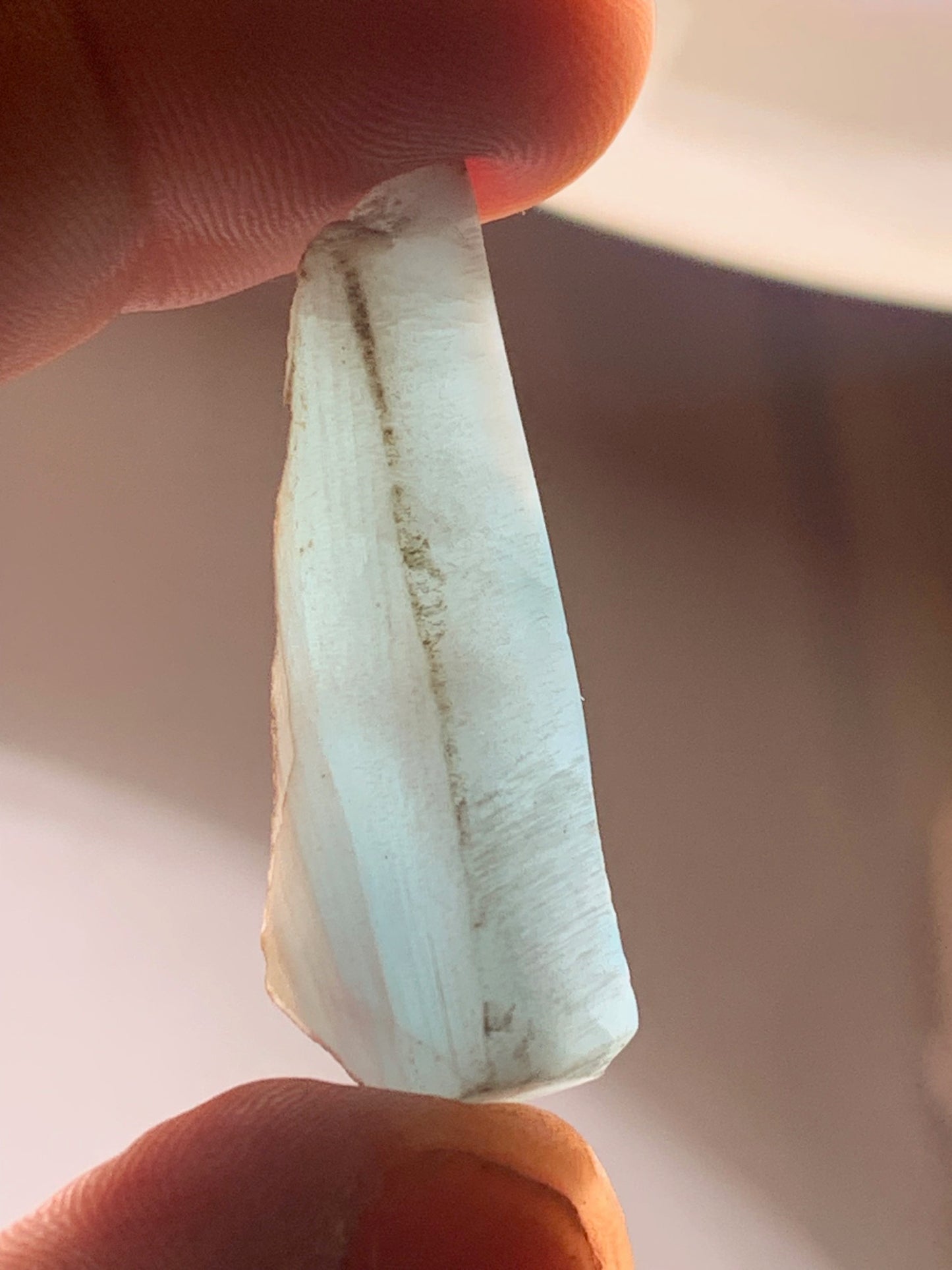 Larimar – pierre roulée – 41 x 12 x 10 mm – 7,1 gr.
