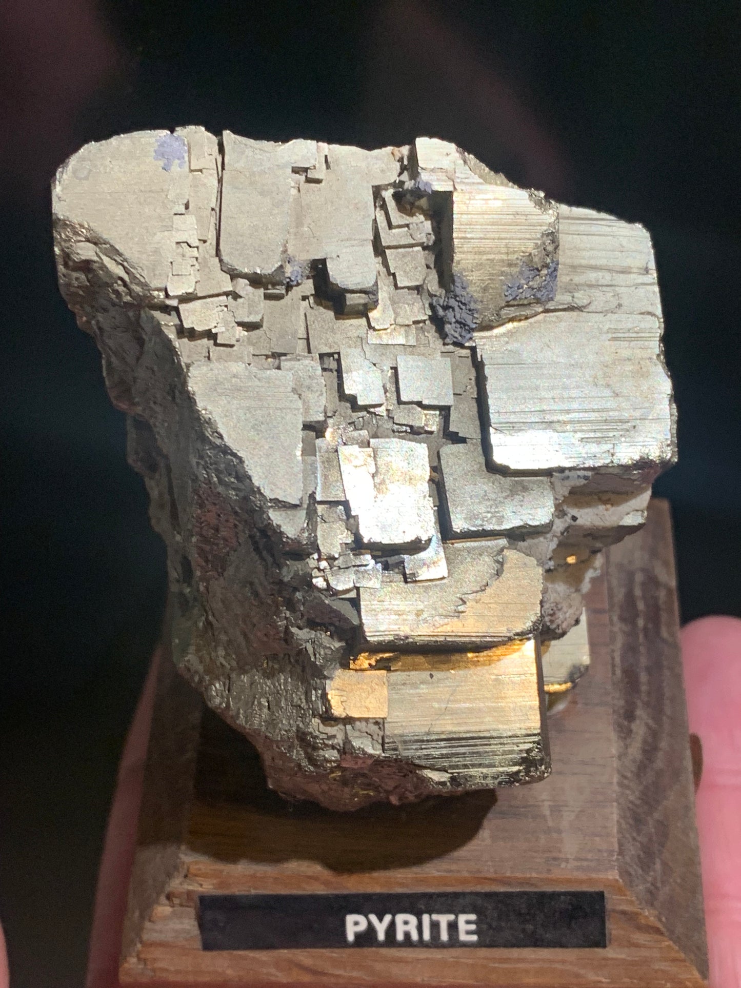 Pyrite, spécimen brut de 69 x 54 x 46 millimètres - 324 grammes