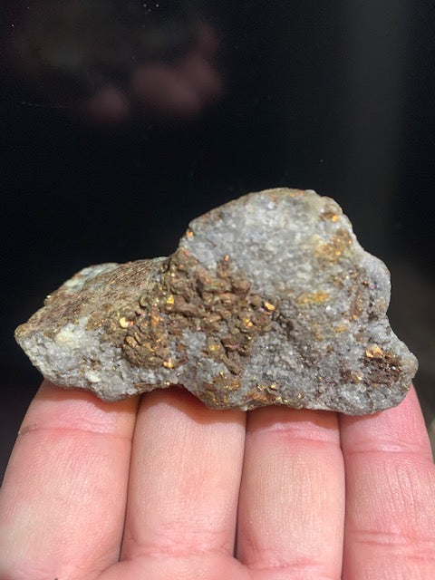 Chalcopyrite, spécimen brut de 72 x 42 x 37 millimètres - 120,7 grammes