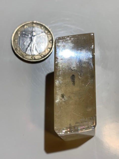 Calcite miel, cristal poli de 44 x 30 x 17 mm - 49,8 gr. - Belle pièce de minéralogie