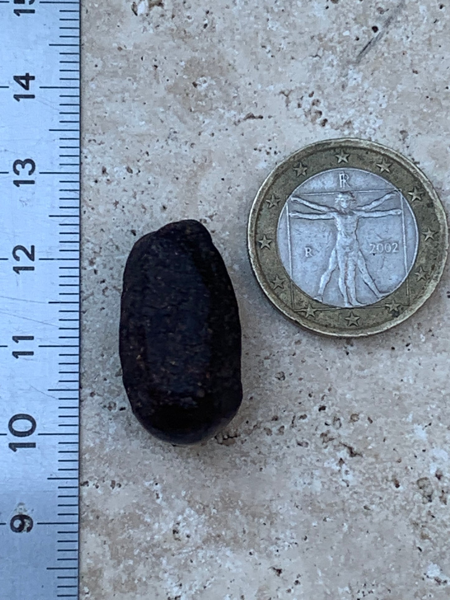 Rubis étoilé semi poli, de 25mm x14 x12 - 9,1 grammes. Parfait en bijouterie, collection ,exposition...