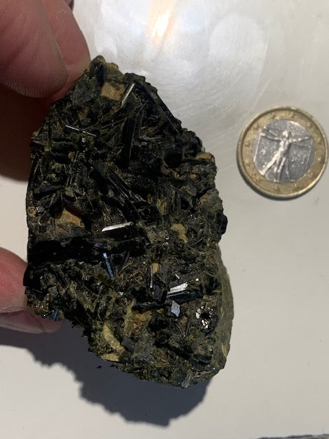 Épidote, spécimen brut et naturel, collection ancienne - 72 x 52 x 46 mm - 167,8 gr.