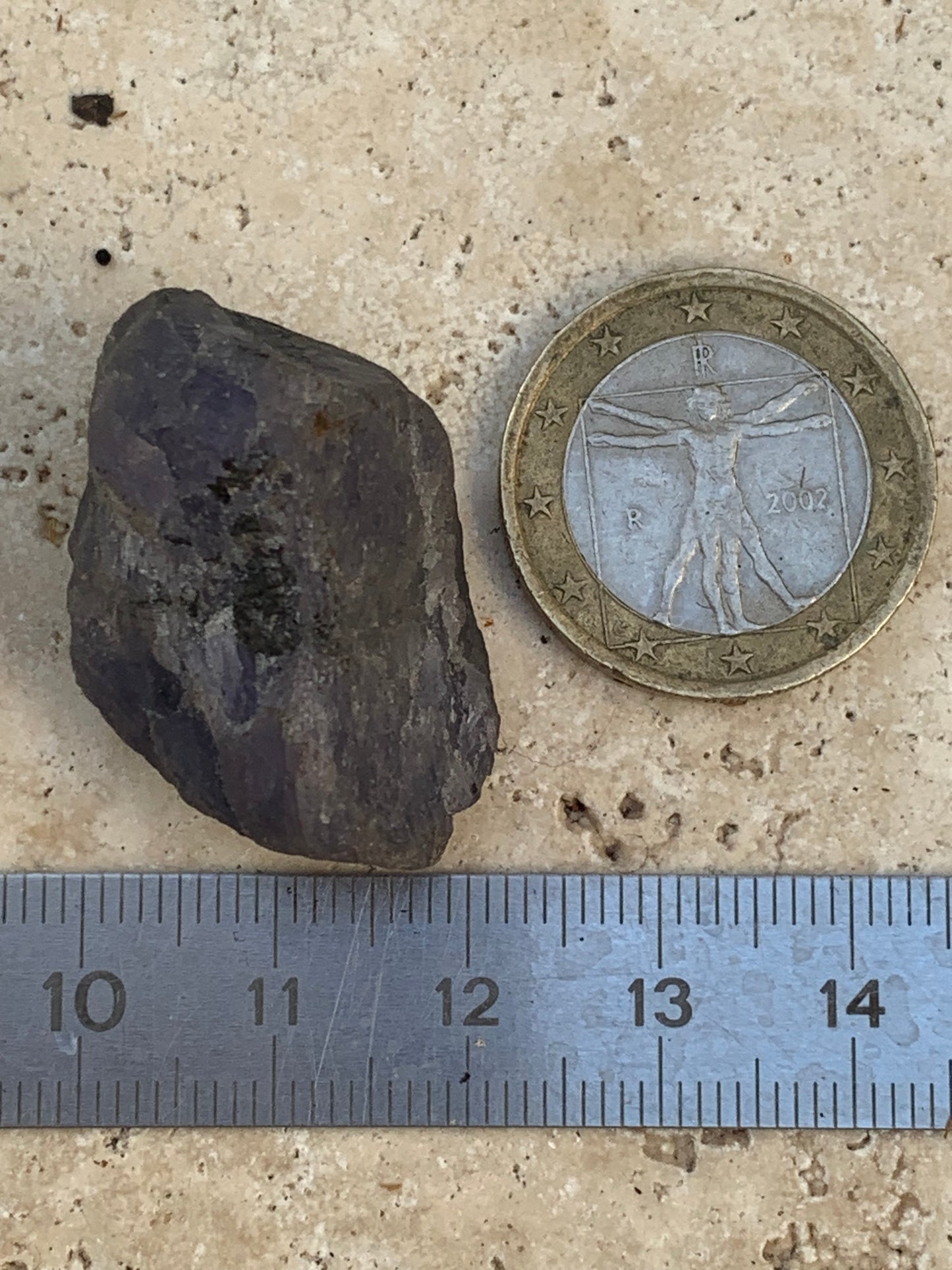 Tanzanite, spécimen brut de 32mm x21 x20 - 18 grammes. Parfait en collection, exposition, lapidage...