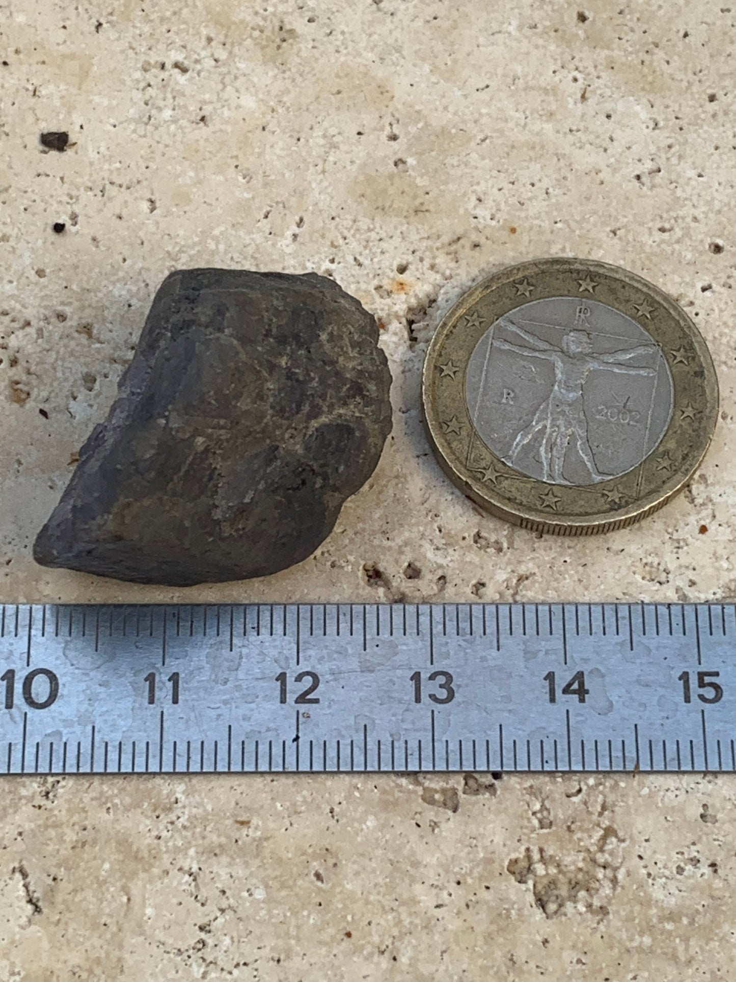 Tanzanite, spécimen brut de 32mm x21 x20 - 18 grammes. Parfait en collection, exposition, lapidage...