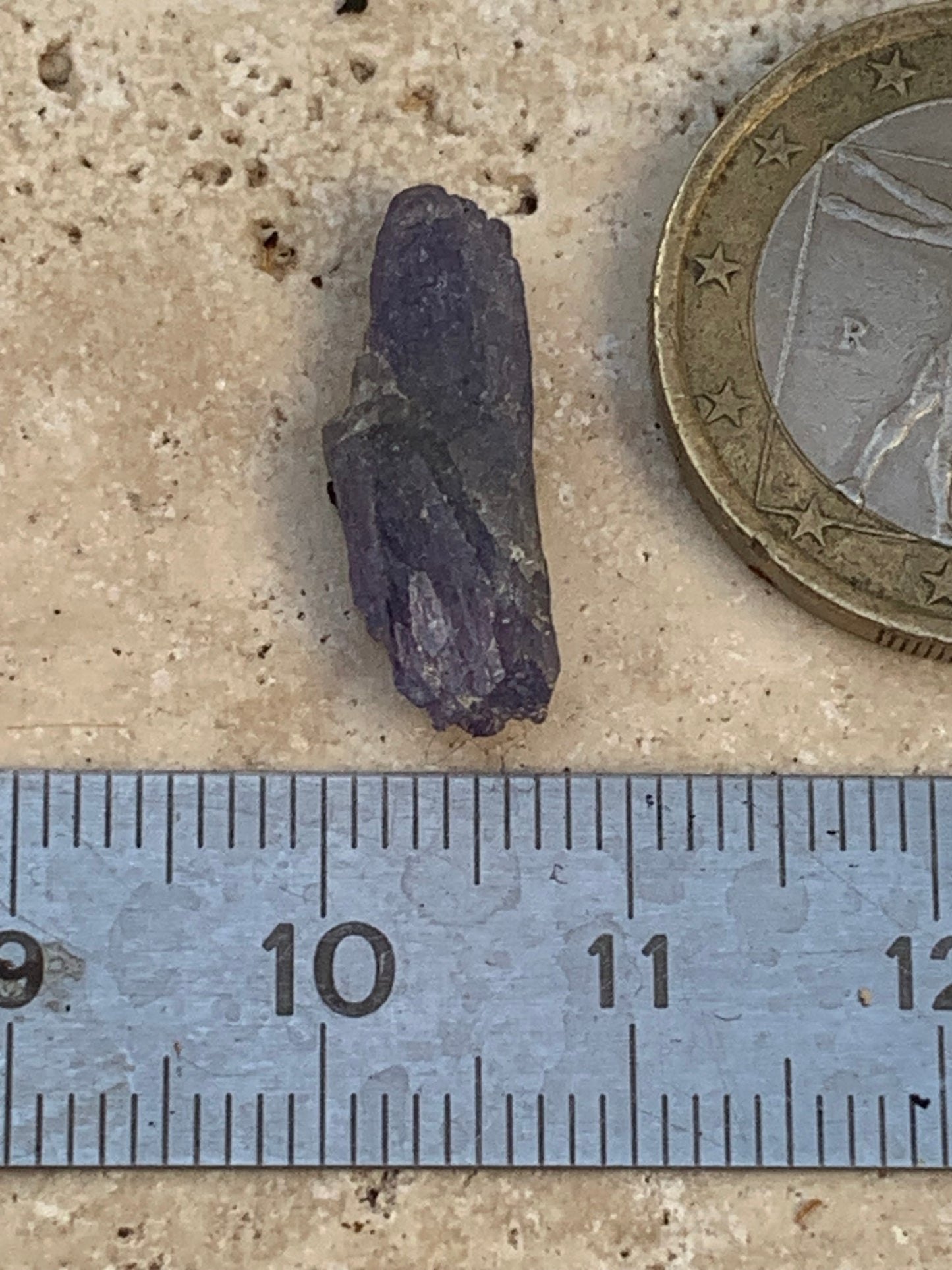 Tanzanite, spécimen brut de 20mm x8 x5 - 1 gramme. Parfait en collection, bijouterie, exposition...
