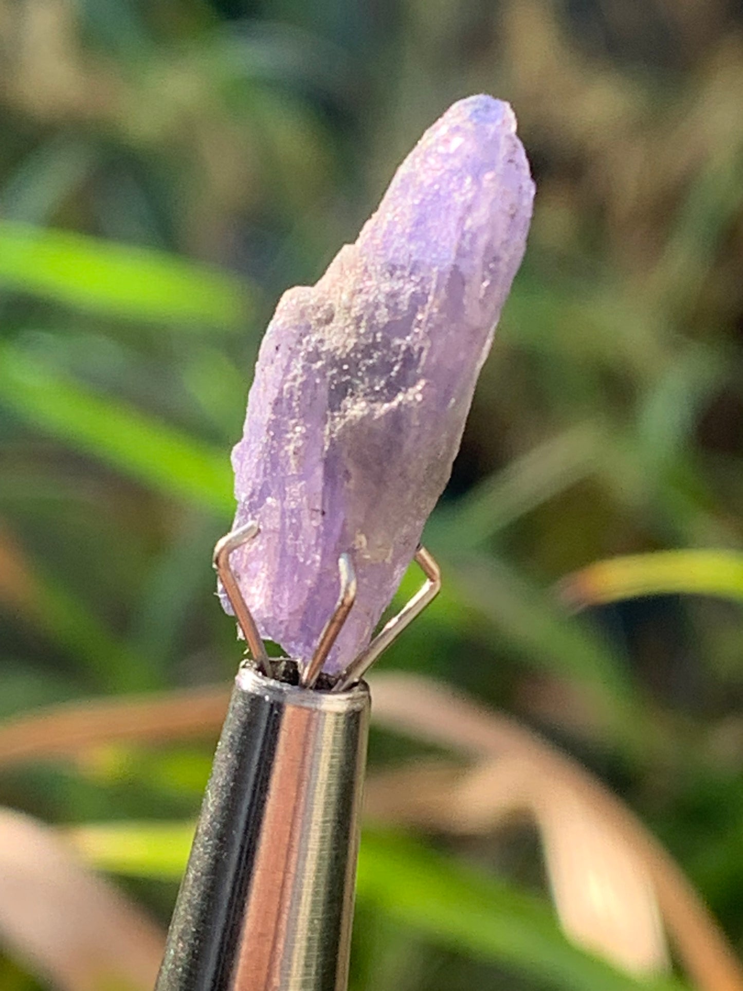 Tanzanite, spécimen brut de 20mm x8 x5 - 1 gramme. Parfait en collection, bijouterie, exposition...