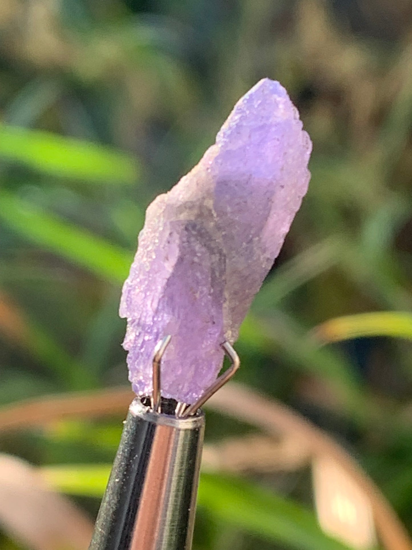 Tanzanite, spécimen brut de 20mm x8 x5 - 1 gramme. Parfait en collection, bijouterie, exposition...