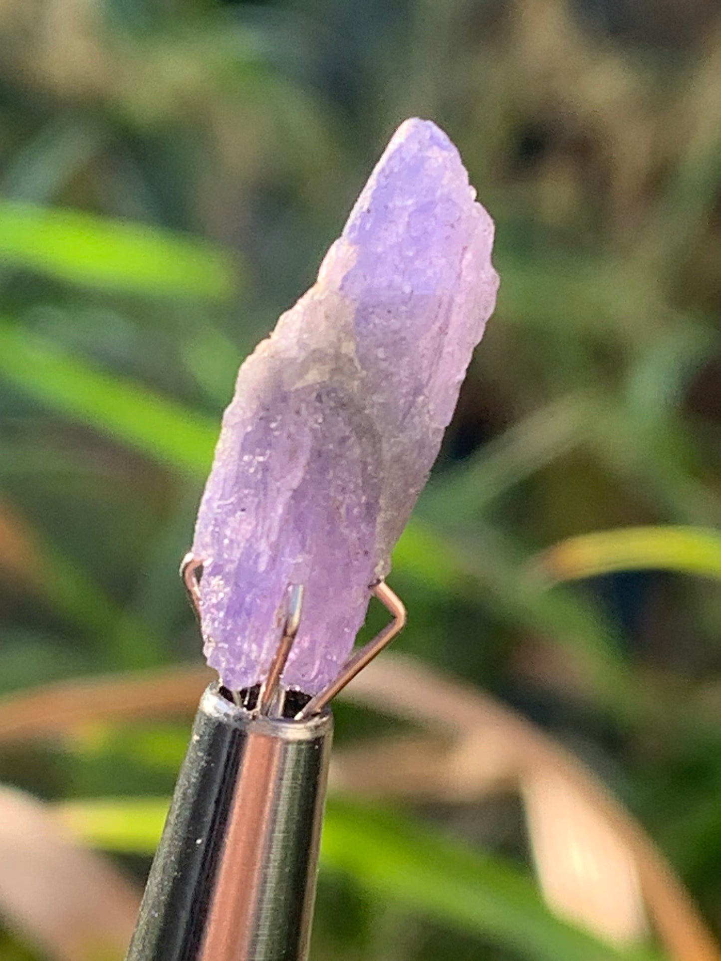 Tanzanite, spécimen brut de 20mm x8 x5 - 1 gramme. Parfait en collection, bijouterie, exposition...