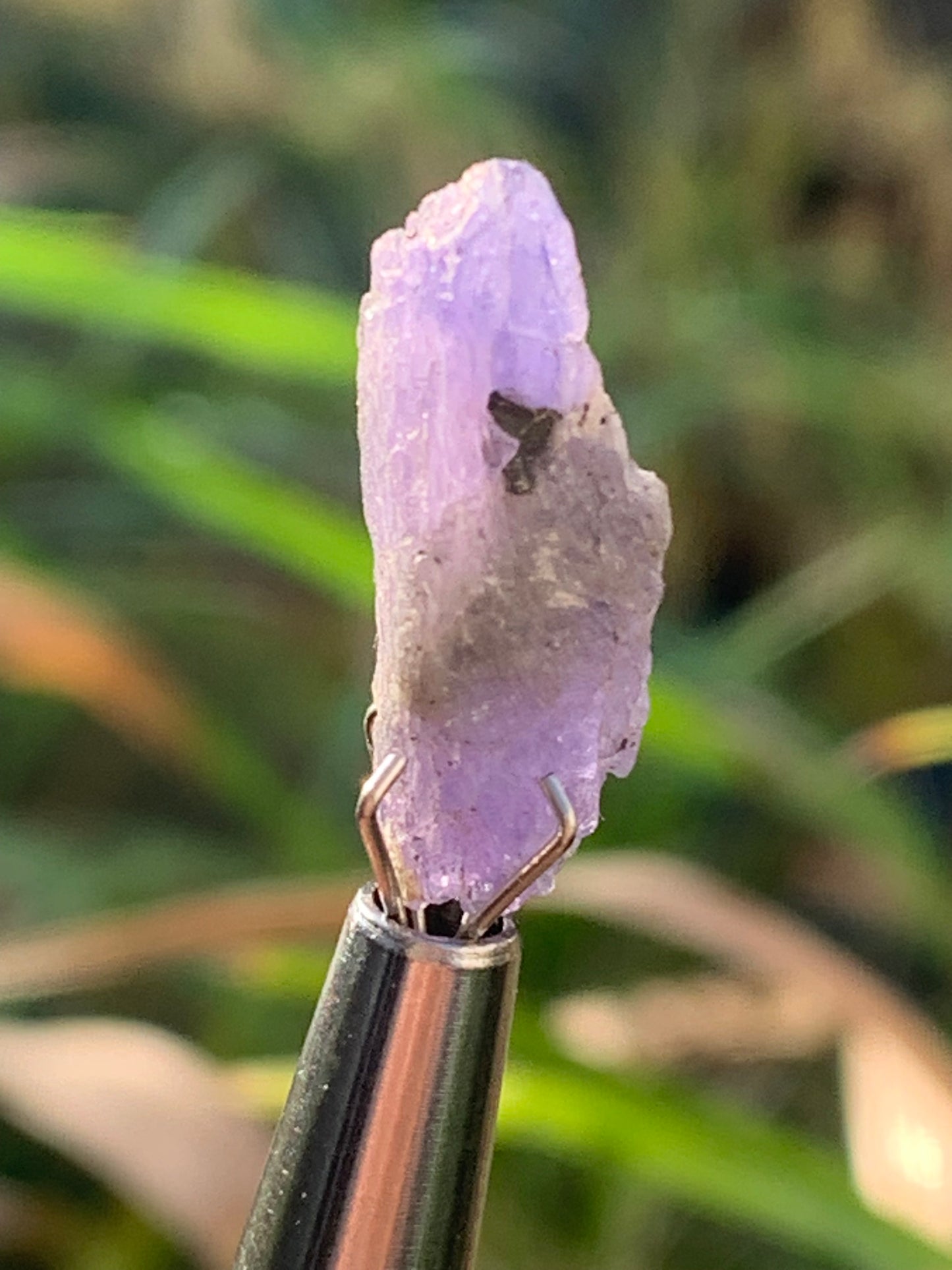 Tanzanite, spécimen brut de 20mm x8 x5 - 1 gramme. Parfait en collection, bijouterie, exposition...