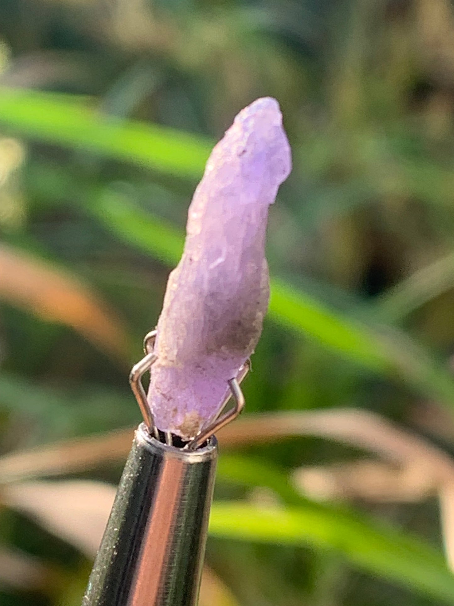 Tanzanite, spécimen brut de 20mm x8 x5 - 1 gramme. Parfait en collection, bijouterie, exposition...