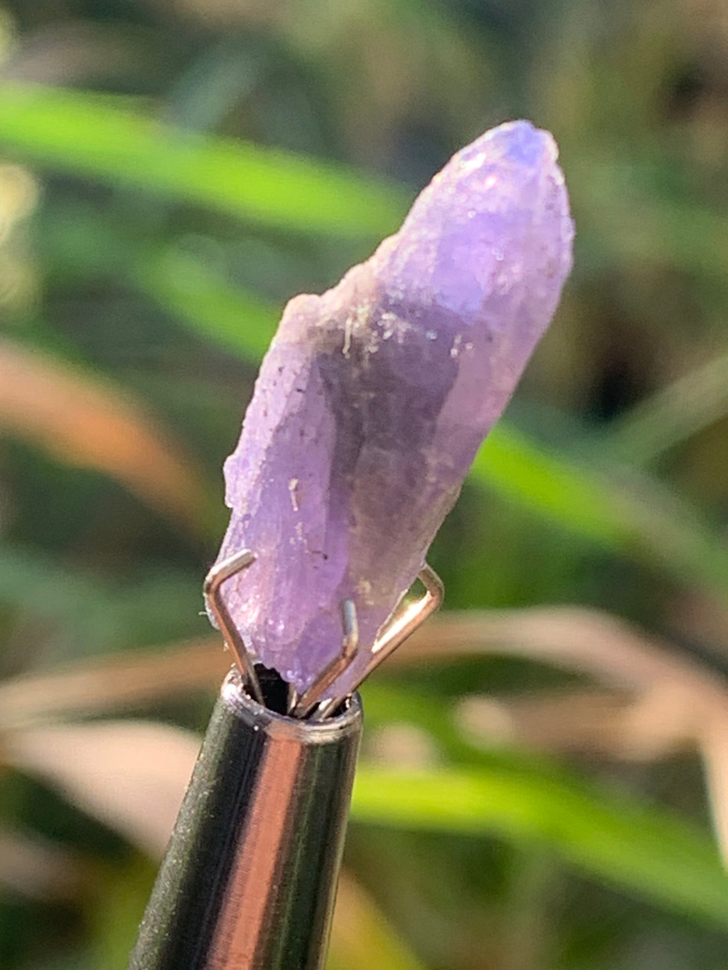 Tanzanite, spécimen brut de 20mm x8 x5 - 1 gramme. Parfait en collection, bijouterie, exposition...