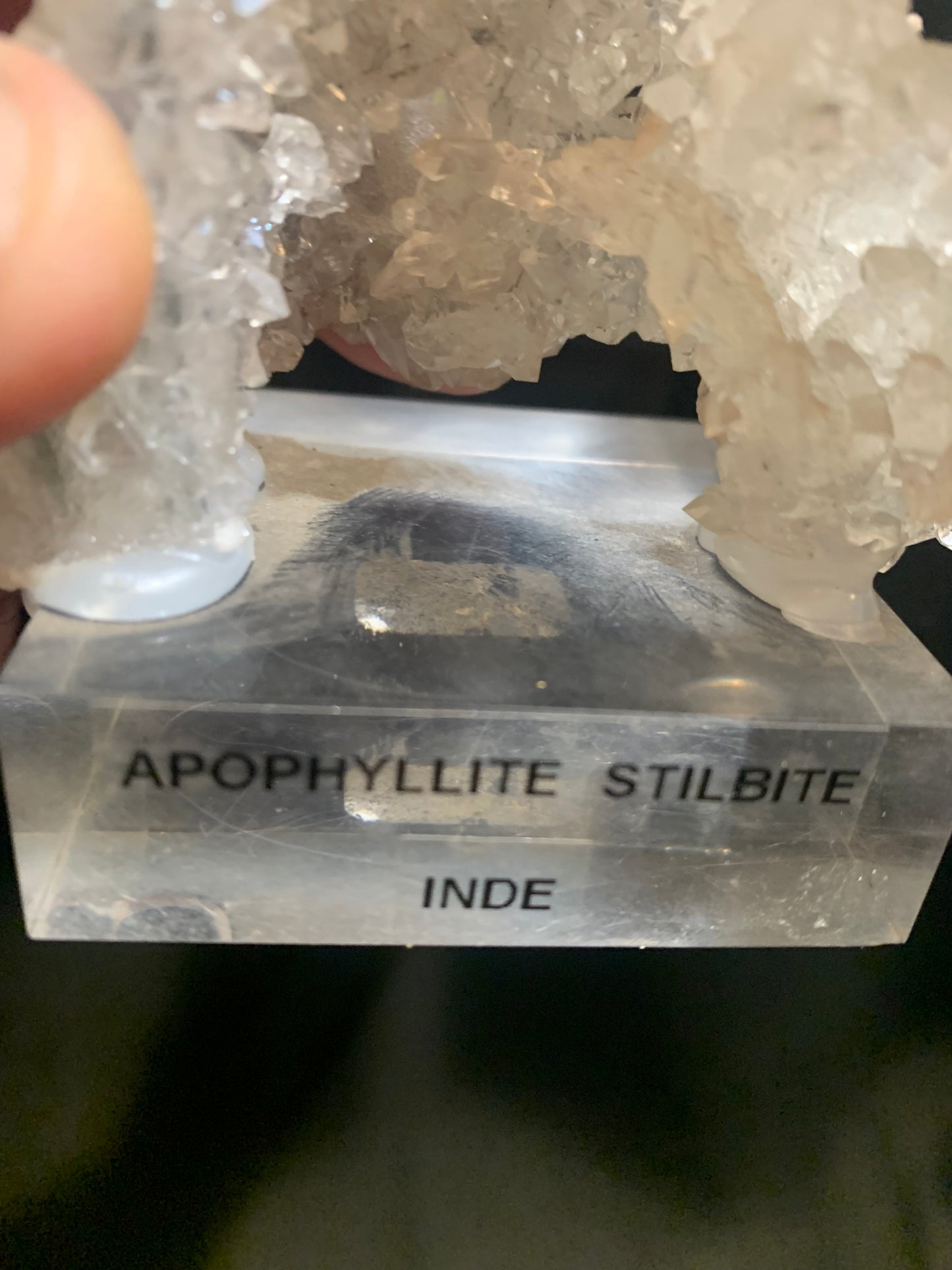 Apophyllite avec Stilbite sur socle – Superbe spécimen naturel, pièce de collection - 📽️ Vidéo disponible