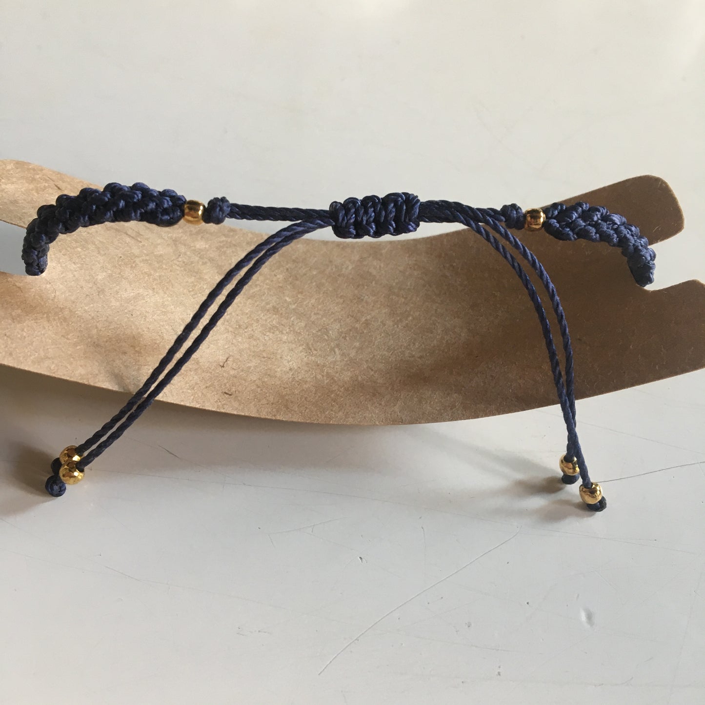 🧵 Bracelet fait main en coton tressé et pierre naturelle en lapis lazuli – Création unique Créatipik