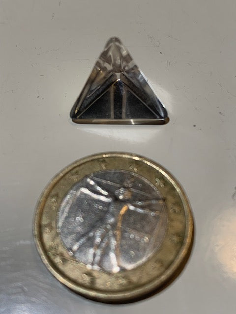 Tétraèdre en cristal de roche, un des 5 Solides de Platon - 17 mm/ 2,4 gr. - Qualité A à AAA