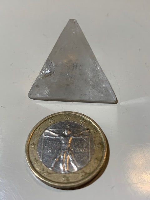 Tétraèdre en cristal de roche, un des 5 Solides de Platon - 30 mm/ 11,8 gr. - Qualité A à AAA