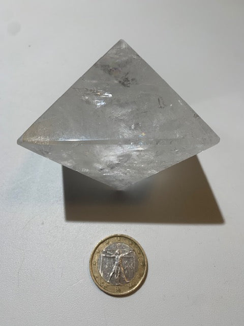 Octaèdre en cristal de roche, un des 5 Solides de Platon - ± 60 x 60 x 60 mm/ 230,2 gr. - Qualité A à AAA