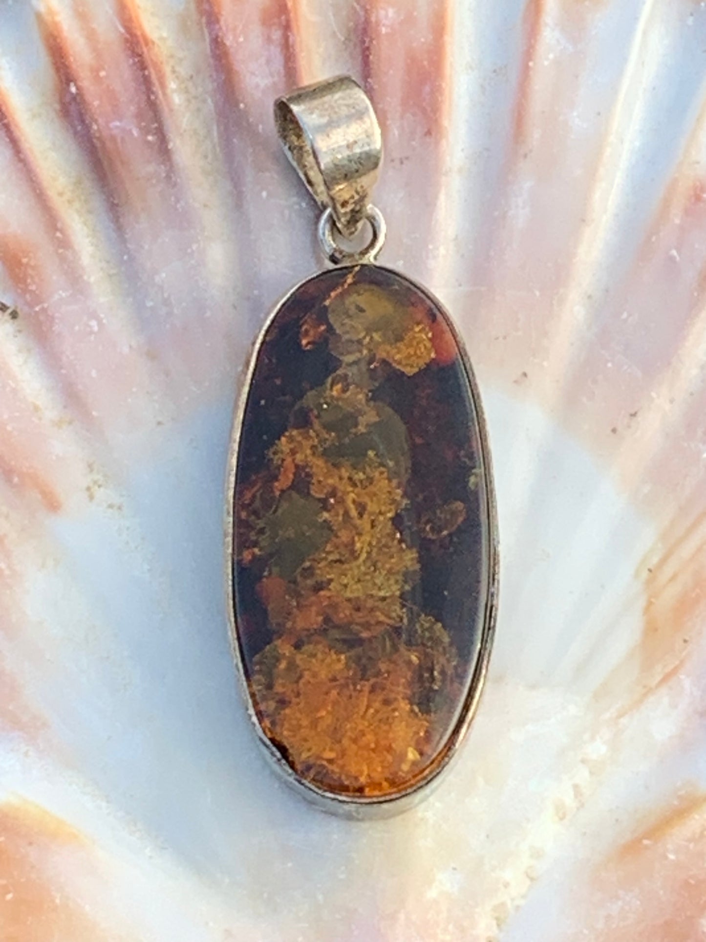 Ambre, pendentif en Argent de 52 x 18 x6 mm / 6,3 grammes, vendu avec cordon noir coulissant de 40 à 70 cm !