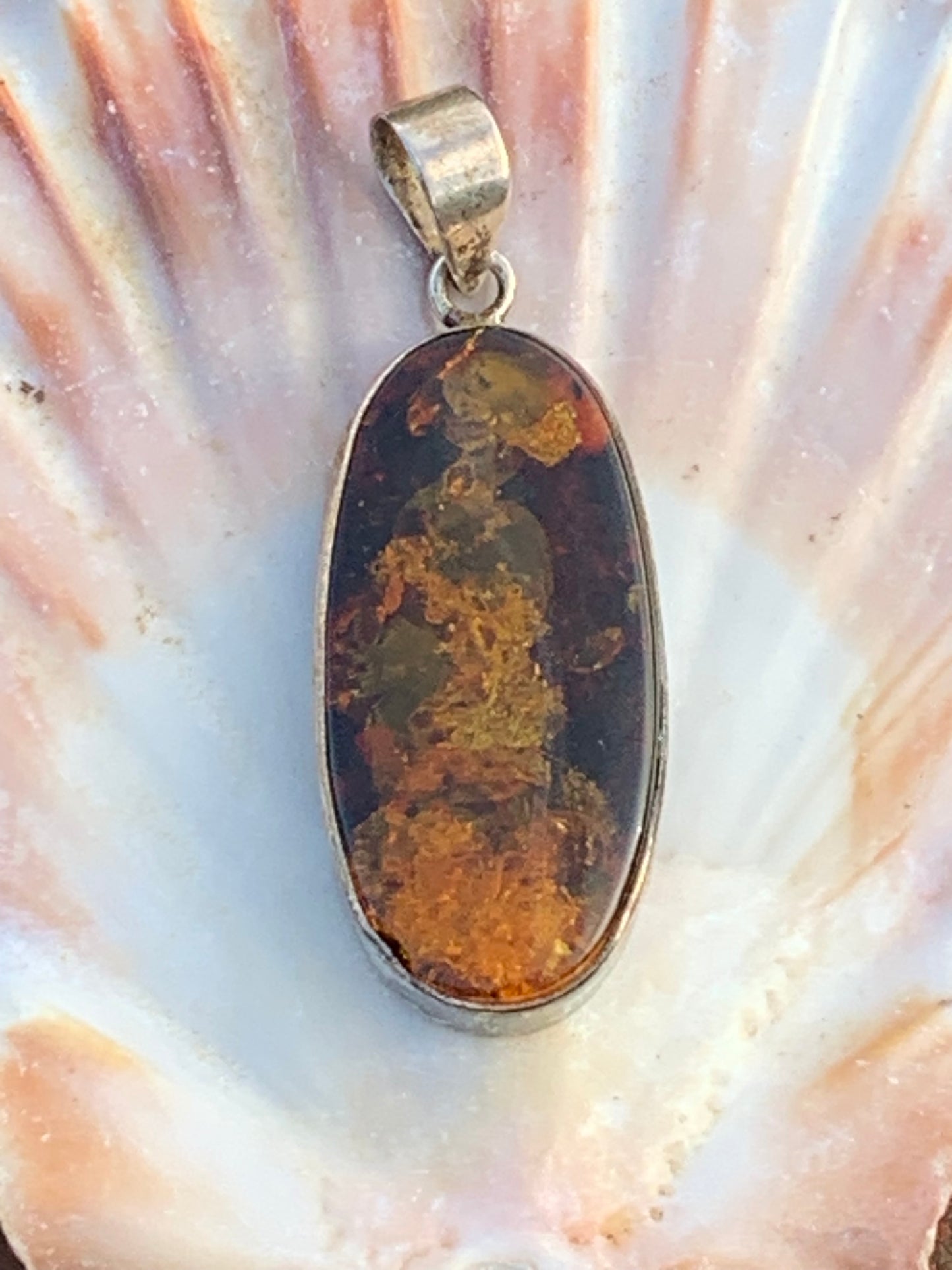 Ambre, pendentif en Argent de 52 x 18 x6 mm / 6,3 grammes, vendu avec cordon noir coulissant de 40 à 70 cm !