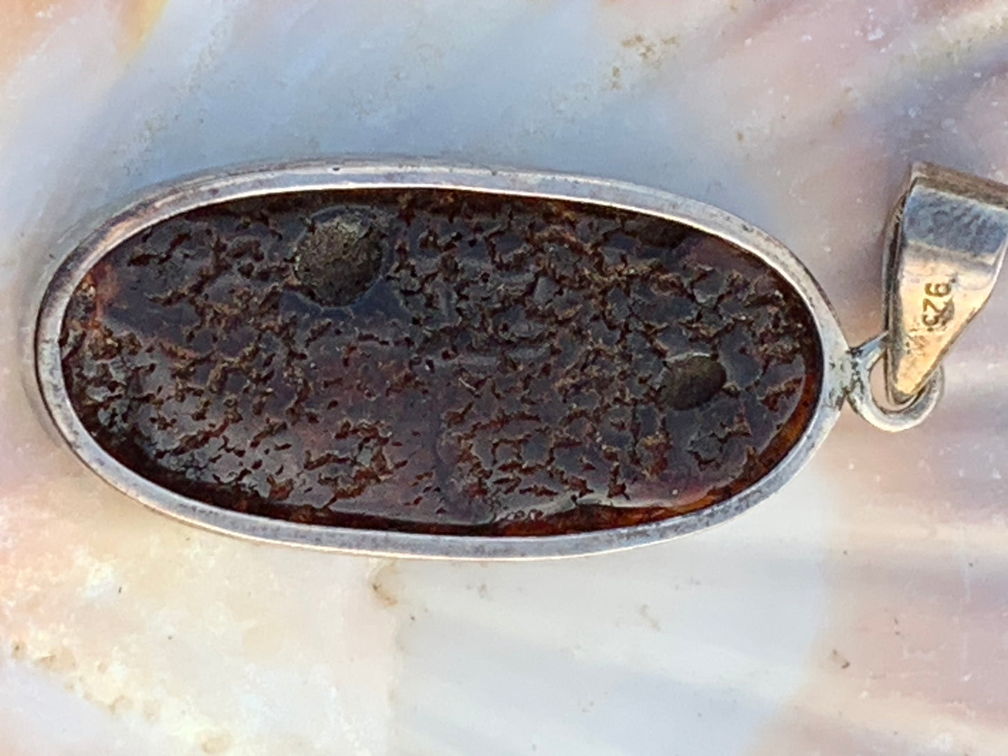 Ambre, pendentif en Argent de 52 x 18 x6 mm / 6,3 grammes, vendu avec cordon noir coulissant de 40 à 70 cm !