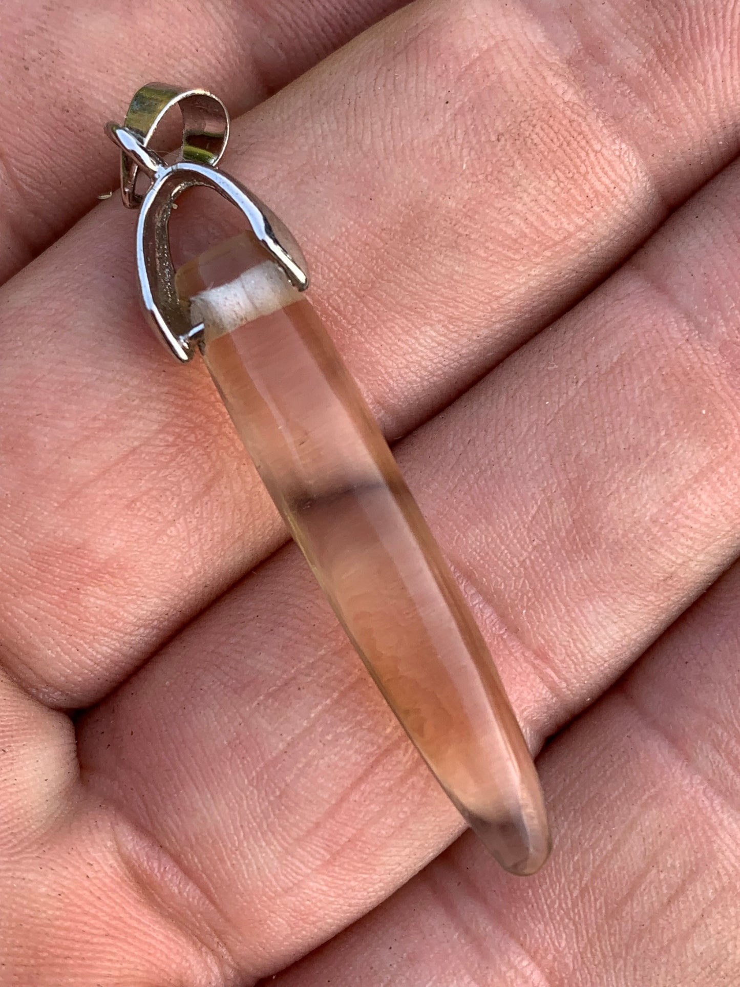 Citrine, pendentif en Argent de 50mm de hauteur x 7 de diamètre. Vendu avec cordon réglable !