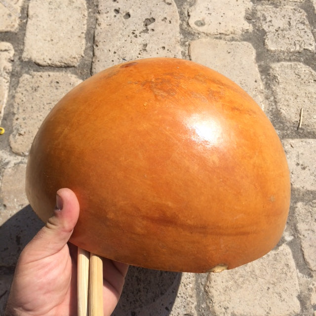 TAMBOUR A EAU/ WATER DRUM du Ghana, Ø 30, 40 ou 50cm x 17 à 20cm de hauteur, vendu avec 2 baguettes et housse. Magnifiques sonorités !