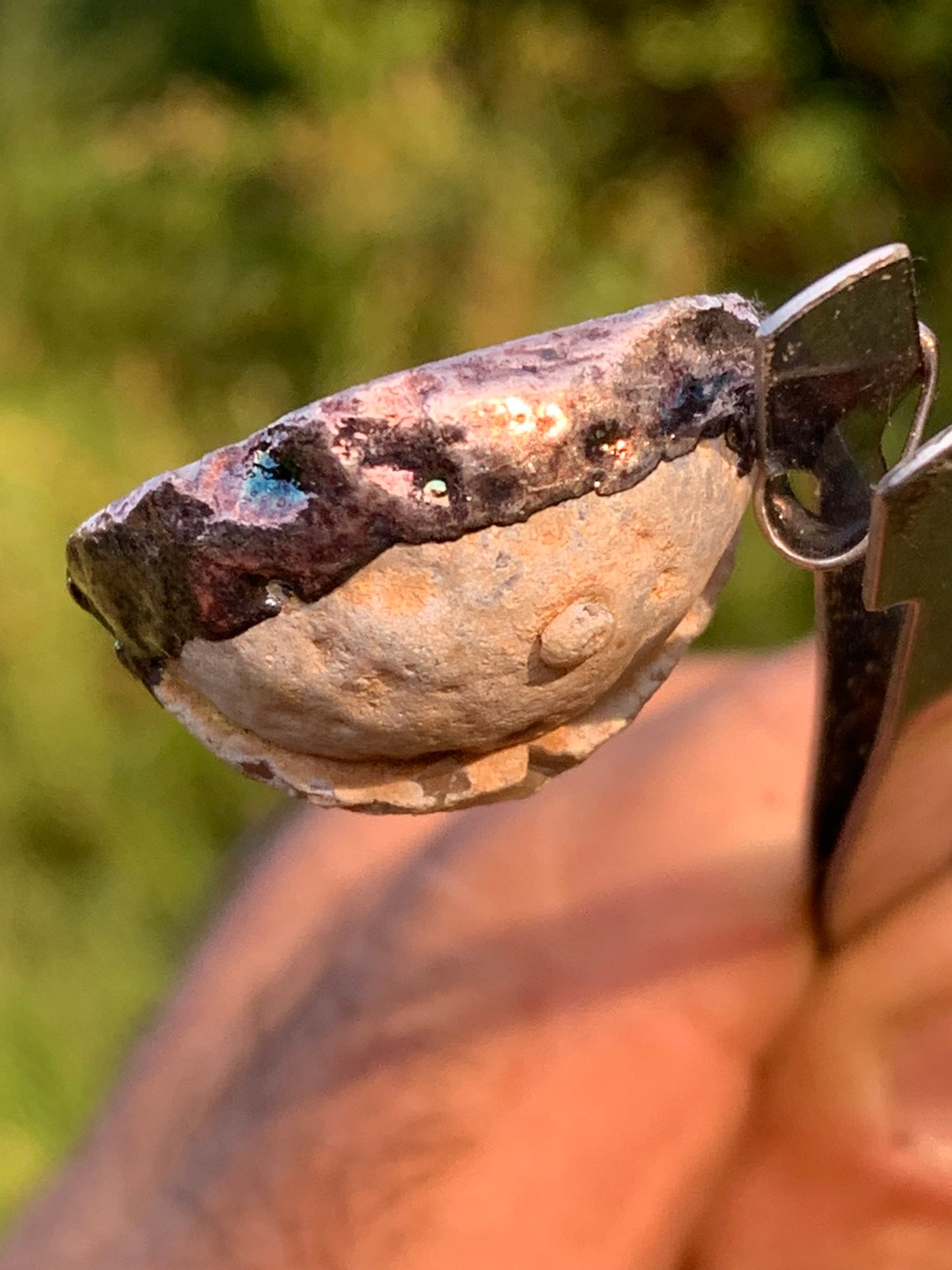 Améthyste et Agate, pendentif 'mini-géode' dit 'geodinhos', de 35mm de hauteur x 23 x 15. Vendu avec cordon noir réglable offert !