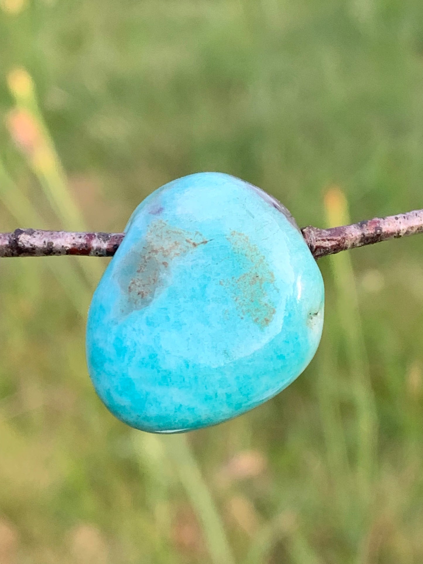 Amazonite, pierre percée de 24mm de hauteur x 20 x 11. Vendu avec cordon réglable de couleur noire offert !