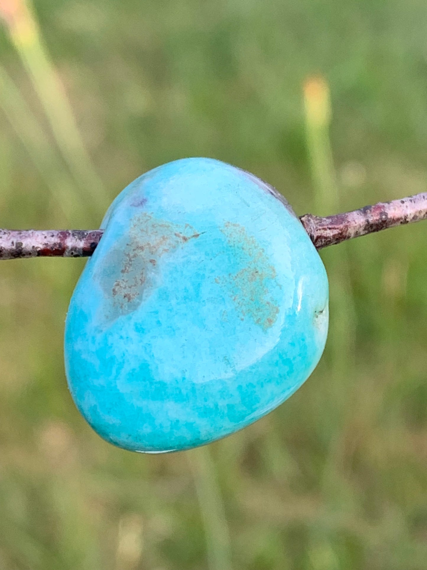 Amazonite, pierre percée de 24mm de hauteur x 20 x 11. Vendu avec cordon réglable de couleur noire offert !